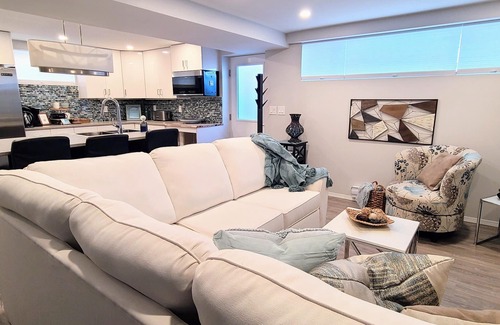 Glenmore House | 5⭐️Sparkling Clean⭐️Licensed|Peaceful|Bright|Private & minutes to downtown