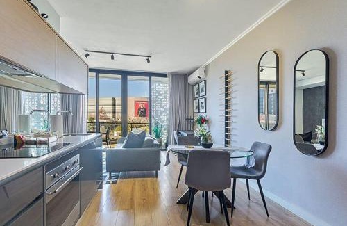 Greater Johannesburg Metropolitan Area Apartment | 5 Star Elegant Apartments, Ellipse, Waterfall City, Midrand, Johannesburg