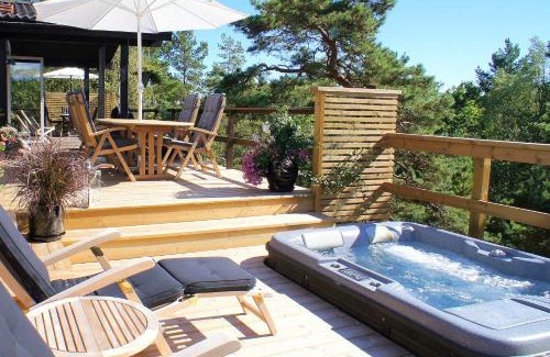 Ingaro Bed & Breakfast | 5-star homestay B&B for 2 with hot-tub, aircon and bikes