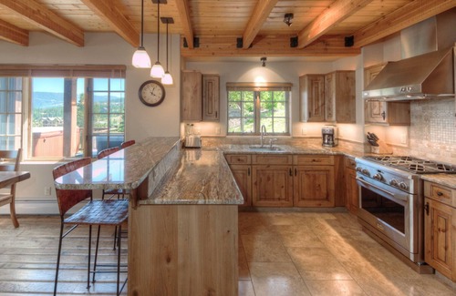 Big Sky House | 5 Star Luxury Silver Star Chalet in Moonlight Basin, Views,Hot Tub,2 Fireplaces