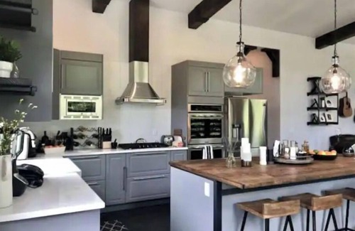 Gig Harbor House | 5 STAR Modern Bungalow in the heart of Downtown