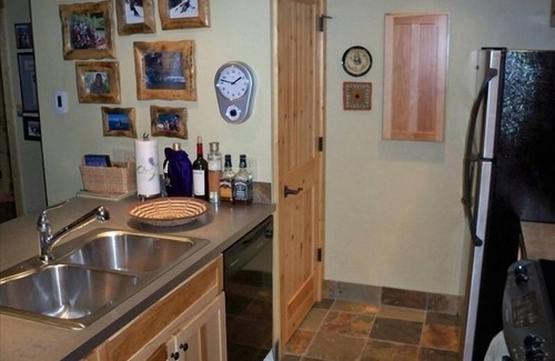Crested Butte Condo | 5 Star Reviews! Exquisite Mountain View! UPDATED TV's & Wifi!