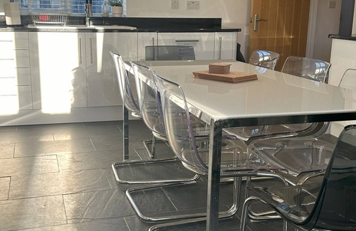 Port-Eynon Cottage | 5* Whitebridge Cottage - short walk to Port Eynon beach and village amenities