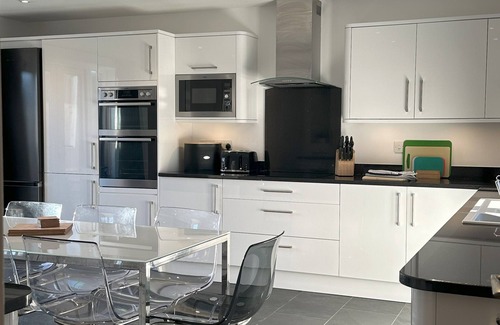 Port-Eynon Cottage | 5* Whitebridge Cottage - short walk to Port Eynon beach and village amenities