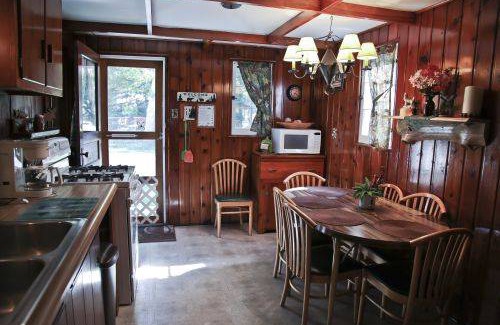 Carp Lake Cabin | 52 m² Cabin ∙ 2 bedrooms ∙ 6 guests