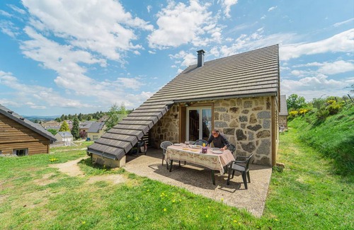 Aumont-Aubrac House | 53 m² House ∙ 3 bedrooms ∙ 8 guests