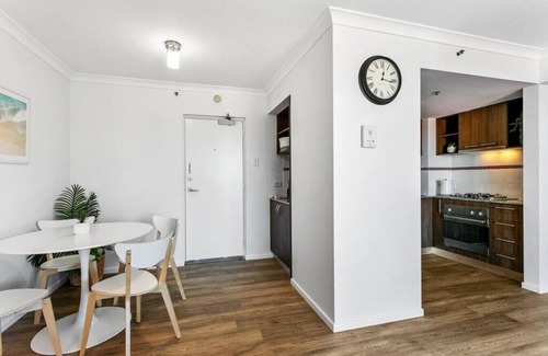 Mosman Park Apartment | 55/10 Well · 2 Bed Apartment Close to Transport + Beach