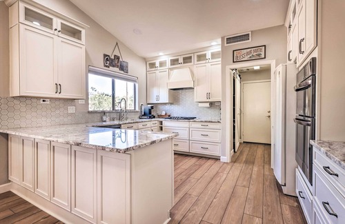 Oakwood House | 55+ Sun Lakes Casa w/Patio & Pool Access