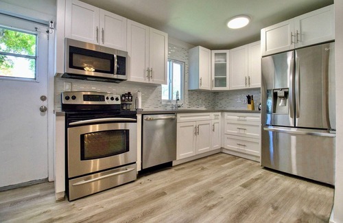 Dania Beach Villa | 5BD/4BA Villa with a Huge Patio, Private Heated Pool and Hot Tub by the Beach