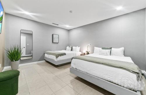 Ludlam House | 5BR Game Retreat Pool, Mini Golf and Firepit L86