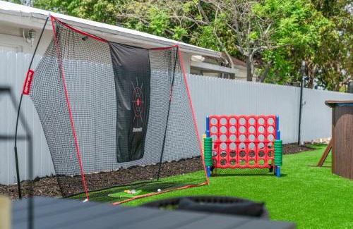 Ludlam House | 5BR Game Retreat Pool, Mini Golf and Firepit L86