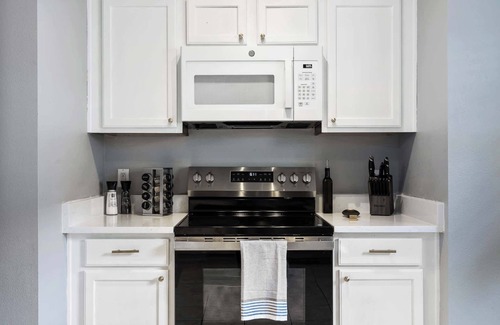 Sandy Ridge Villa | 5BR Heated Pool & Grill w/Pool Table & Darts!