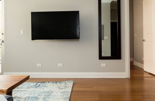 River West Apartment | 5min to Wicker, Dtown | Quiet Flat + W&D | Zencity