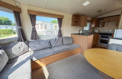 Great Yarmouth House | 6 berth caravan at Cherry Tree Holiday Park in Norfolk ref 70724C