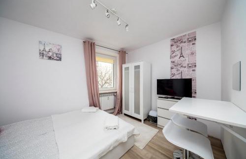 Nowa Praga Apartment | 6 Cities Rooms