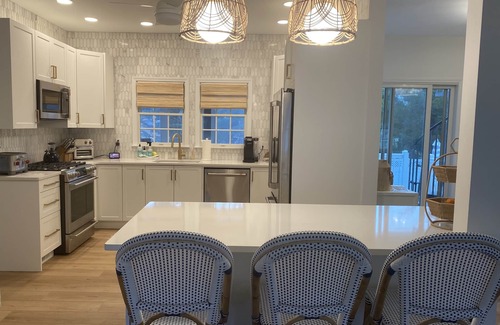 North Beach Haven House | 6 Houses from the Beach, Pool and hot tub, 5 bedrooms, 4.5 baths
