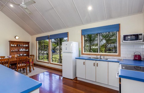 Rainbow Beach House | 6 Ilmenite Avenue - Coastal beach shack within walking distance to patrolled beach and CBD,
