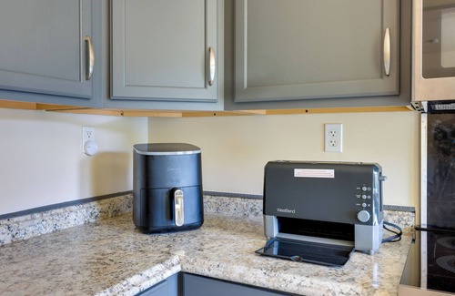 Hoover Apartment | 6 Mi to the Summit: Stylish Apt w/Patio Access