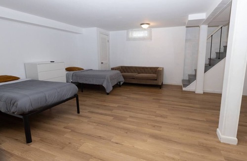 New Haven House | 6 mins Drive to Yale Uni/ 4BR2BTH/ Pool Table