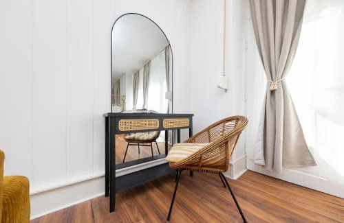 Pankow Apartment | 6 P Apartment, Central, Fast Internet, Work Station, Family Friendly, Washer, Kitchen