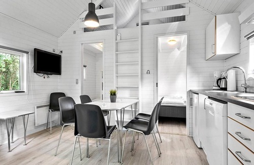 Beder Malling House | 6 Person Holiday Park Home in Malling
