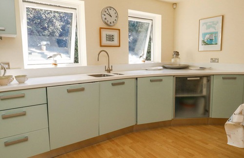 Poole Cottage | 6 RED SAILS, family friendly, luxury holiday cottage in Sandbanks