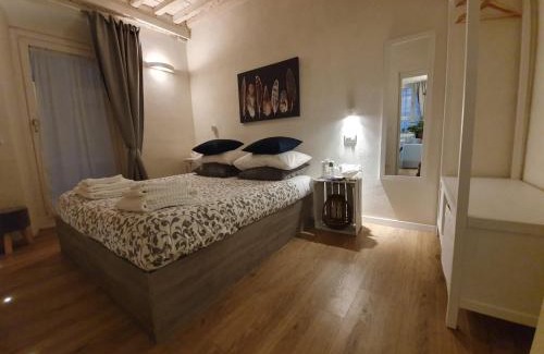 Lucca Historical Center Apartment | 6 Via della Rosa