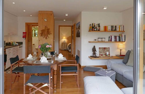 Samedan Apartment | 60 m² Apartment ∙ 2 bedrooms ∙ 4 guests