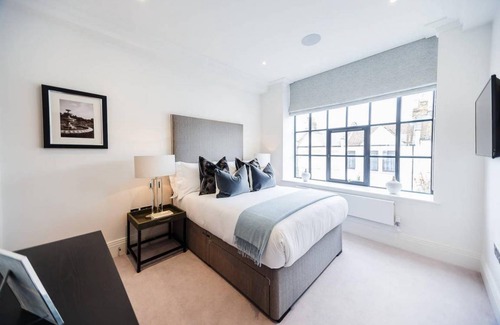 Hammersmith and Fulham Apartment | 65 m² Apartment ∙ 2 bedrooms ∙ 4 guests