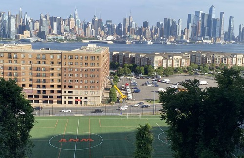 West New York Apartment | 650 m² Apartment ∙ 2 bedrooms ∙ 8 guests