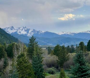 Keystone House | 67 W Hanson Road - Après-ski Summit Vista Retreat by Summit County Mountain Retreats
