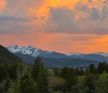 Keystone House | 67 W Hanson Road - Après-ski Summit Vista Retreat by Summit County Mountain Retreats