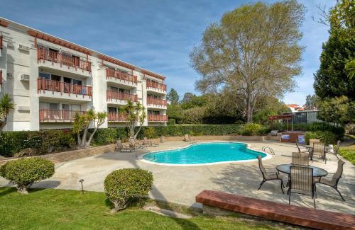 Carlsbad House | 689 - Steps to the Resort, Peaceful Studio with free Wifi & Parking