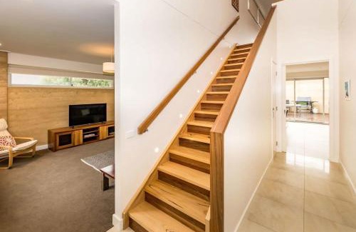 Sandy Point House | 69 Beach Parade Sandy Point 3959