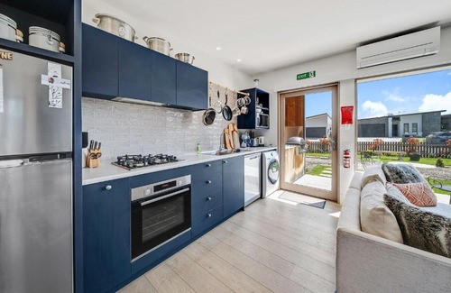 Jindabyne Apartment | 6A Alice - Brand New Studio l Bath l Smart TV l WiFi l BBQ