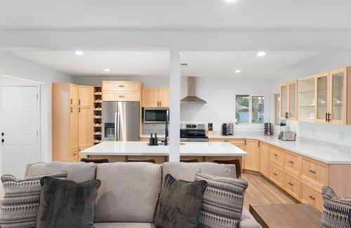 Glendale House | 6BR Paradise! Heated Pool | Arcade Room | Firepit