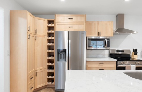 Glendale House | 6BR Paradise! Heated Pool | Arcade Room | Firepit