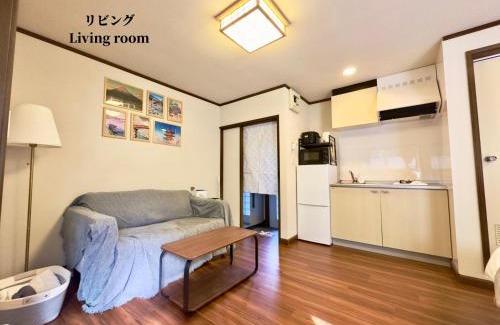 Nakano Apartment | 7時IN 19時OUT 新宿, 歌舞伎町まで電車11分丨独立キッチン, バスルーム丨最大4名丨新規リノベーション済丨庭付きShinjuku, Kabukicyo 11 mins丨Private kitchen and bathroom丨Up to 4 guests丨Newly renovated丨Garden villa