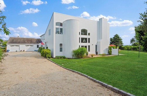 Montauk Villa | 7 Bedroom Villa Retreat Overlooking Lake Montauk
