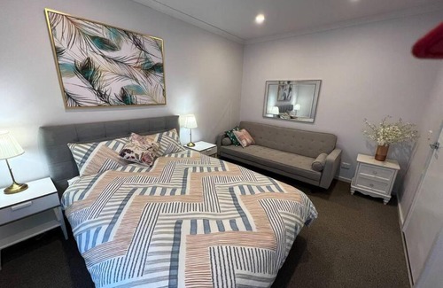 Point Cook Villa | 7 bedrooms double storey Home