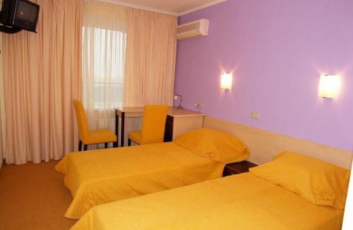 Kamenets-Podol'skiy Hotel | 7 Days Hotel Kamyanets-Podilskyi
