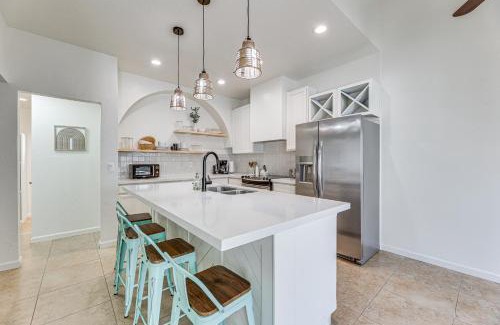 Fairway Gardens Townhouses House | 7 Mi to ASU Family Retreat with Pool Access