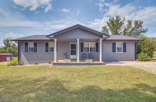 Glasgow House | 7 Mi to Barren River Lake Quiet Getaway with Yard!