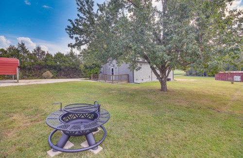Glasgow House | 7 Mi to Barren River Lake Quiet Getaway with Yard!