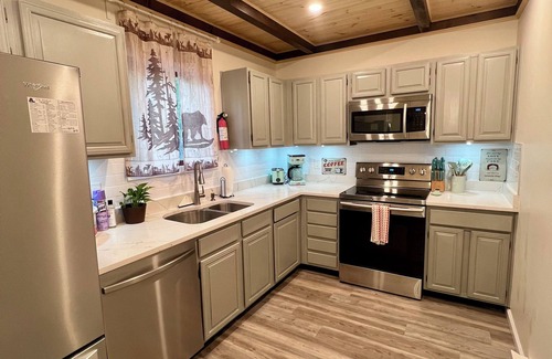 Lake Ariel Cabin | 7 minutes to the Lake/Beach! Spacious 4BR Cabin with game room, fire pit & deck