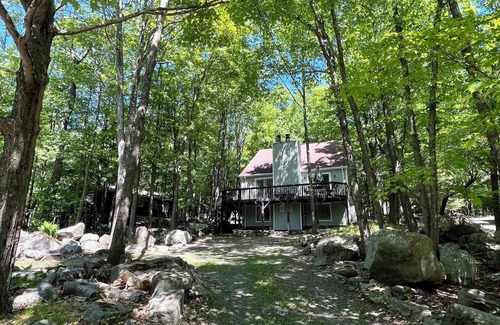 Lake Ariel Cabin | 7 minutes to the Lake/Beach! Spacious 4BR Cabin with game room, fire pit & deck