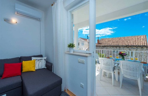 Pile Apartment | 70 m² Apartment ∙ 3 bedrooms ∙ 5 guests