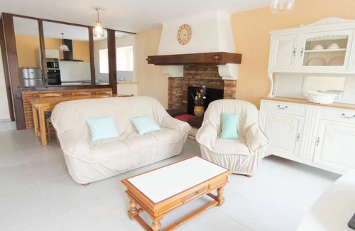 Angoume House | 70 m² House ∙ 2 bedrooms ∙ 5 guests