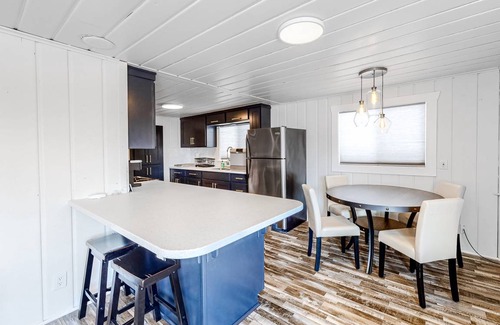 Bayview Boat Rental | 74 m² Houseboat ∙ 2 bedrooms ∙ 9 guests