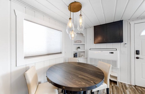 Bayview Boat Rental | 74 m² Houseboat ∙ 2 bedrooms ∙ 9 guests